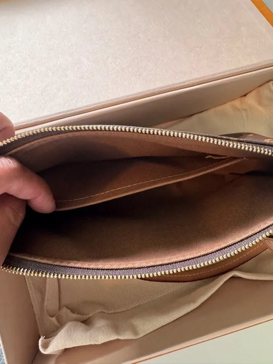 Louis Vuitton Pochette Accessoires Monogram Canvas in Brown and Natural Vachetta - Picture 8 of 9